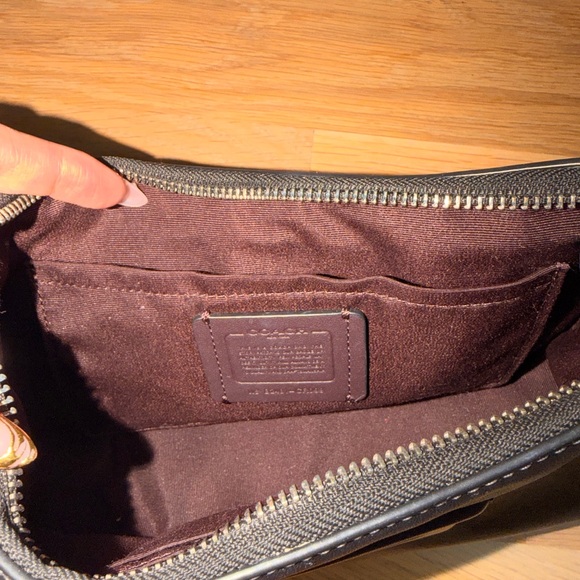 Coach Black Leather Shoulder Bag with Logo Detail - Picture 4 of 5